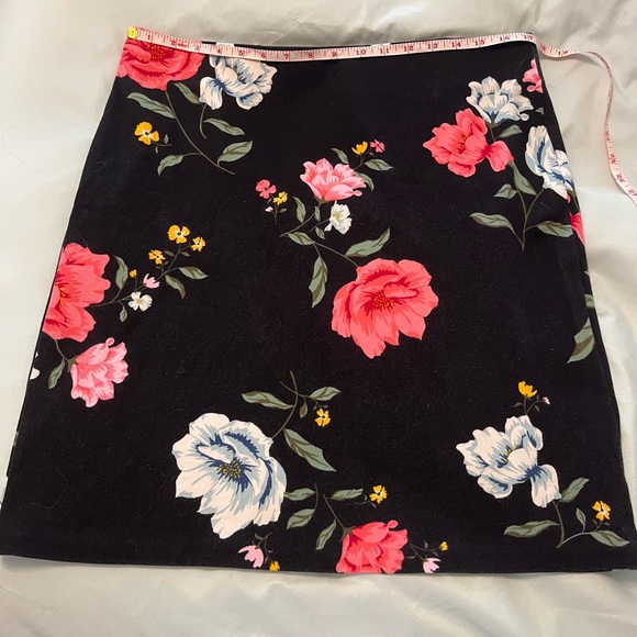 Old Navy Skirt - Picture 1 of 4